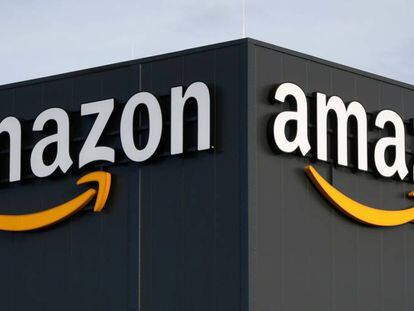 Logo de Amazon en uno de sus edificios.
