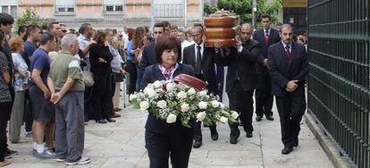 El traslado del f&eacute;retro de M&oacute;nica Lorenzo, asesinada en Pontevedra.