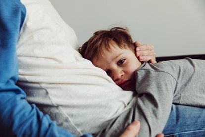 Padres sobreprotectores que no dejan que sus hijos se enfrenten a desafíos propios de su edad