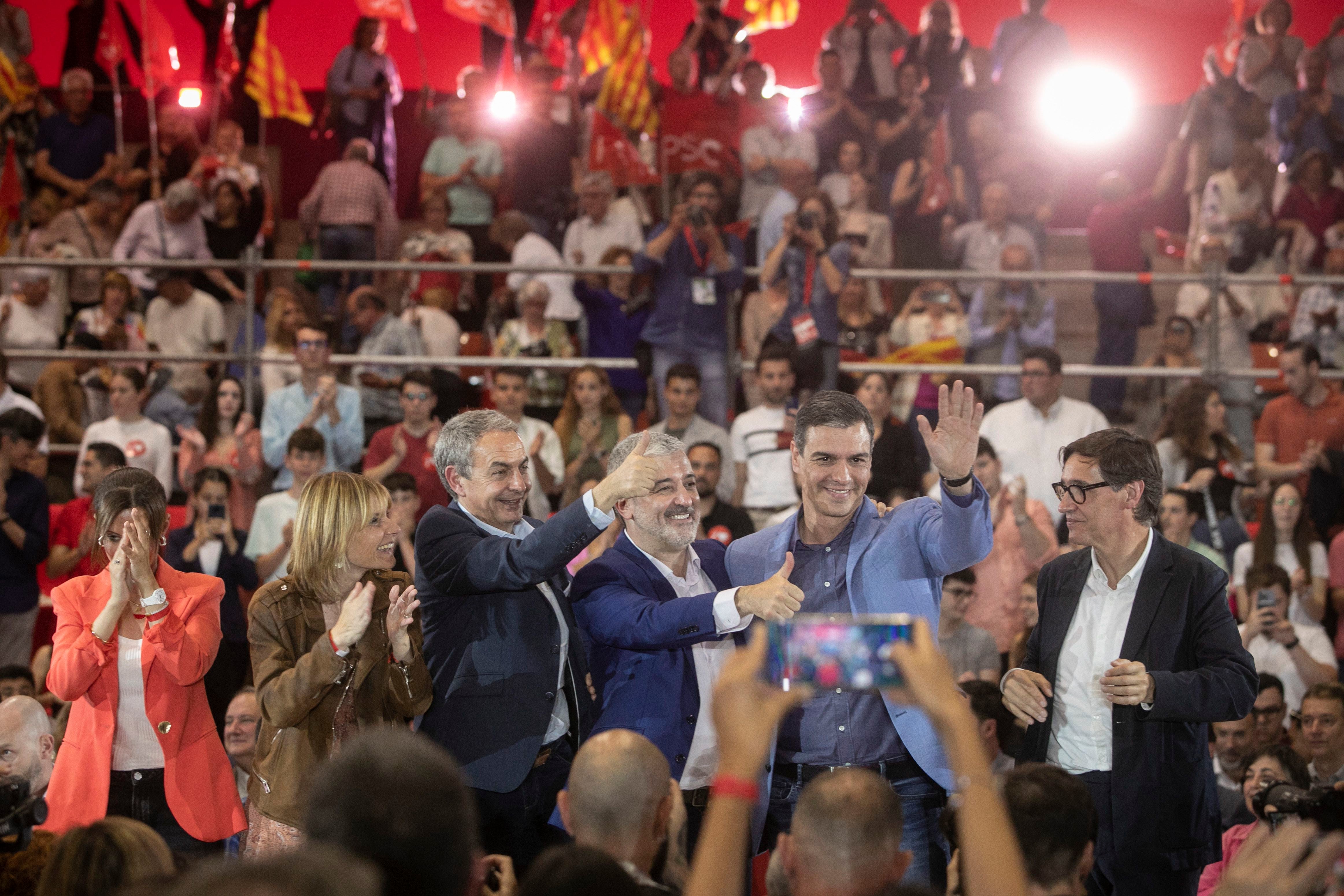 El presidente del Gobierno, Pedro Sánchez, en el acto de cierre de campaña del PSOE en Barcelona este viernes. 