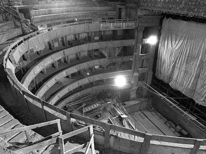 Obras de remodelaci&oacute;n en el Teatro Real, en diciembre de 1993.