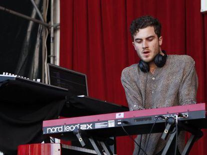 El chileno Nicolas Jaar, en su concierto de 2012 en el S&oacute;nar de barcelona con su grupo Garkside.