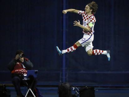 Modric celebra su gol de penalti a Grecia que supuso el 1-0.