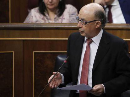 El ministro de Hacienda, Crist&oacute;bal Montoro, en el Congreso.