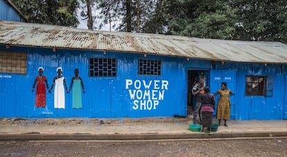 Una tienda dirigida por mujeres en pleno barrio chabolista de Kibera, en la capital de Kenia, Nairobi. 