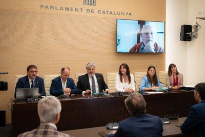 De izquierda a derecha, el portavoz de Junts, Josep Rius; el secretario general de la formación, Jordi Turull; el presidente del partido en el Parlament, Albert Batet; y su presidenta, Laura Borràs, durante una reunión el 27 de septiembre.
