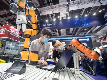Robot presentado en la Feria Internacional de la Industria de China, en Shanghái, el pasado 15 de septiembre.