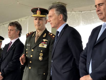 Mauricio Macri y el general Claudio Pasqualini, jefe del Ejército, durante la celebración del 208 aniversario del Ejército argentino, el 29 de mayo pasado. 