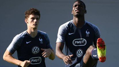 Pavard y Pogba, en un entrenamiento.