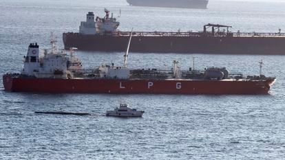 Uno de los buques implicados en el accidente de este martes, en la bahía de Algeciras.