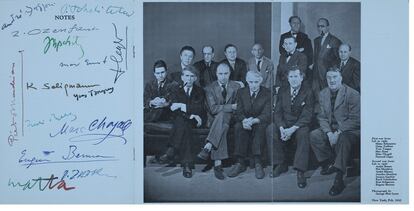 Folleto de la exposición 'Artistas en el exilio', 1942. En primera fila, de izquierda a derecha: Roberto Matta, Ossip Zadkine, Yves Tanguy, Max Ernst, Marc Chagall, Fernand Léger. En segunda fila: André Breton, Piet Mondrian, André Masson, Amédée Ozenfant, Jacques Lipchitz, Eugène Berman. Y en la tercera: Pavel Tchelichew y Kurt Seligmann.