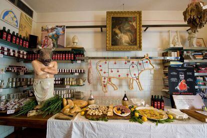 L’Antica Macelleria Cecchini, una famosa carnicería gestionada por el gurú de la carne toscana Dario Cecchini, en Panzano in Chianti.