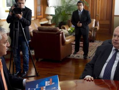 Insulza y el presidente de Guatemala, este s&aacute;bado.