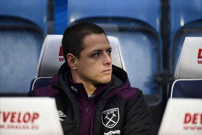 Chicharito durante el partido contra el Huddersfield.