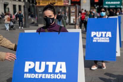 Personas con carteles denuncian el estigma que sufren las prostitutas en el Día Internacional contra la Explotación sexual en Madrid, el pasado año.