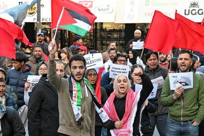 Manifestantes palestinos en Canberra (Australia), en protesta contra los ataques de Israel.  