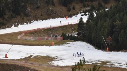Estación de esquí de La Molina, en Girona, con una gran escasez de nieve, el pasado 2 de enero