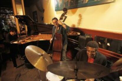 Albert Sanz, Javier Colina y Al Foster en el Café Central de Madrid