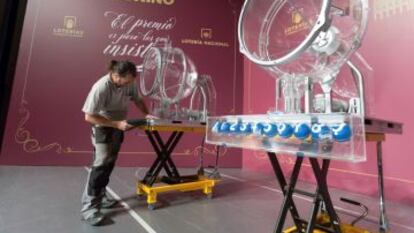 El número, agraciado con 750.000 euros a la serie, ha estado muy repartido en 45 localidades como Alicante, Burgos, Granada o Barcelona, entre otras