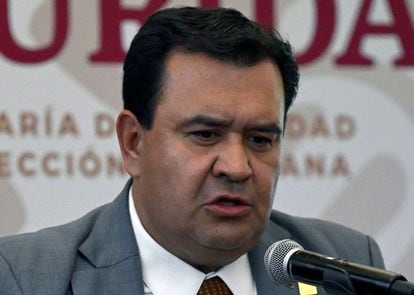El fiscal de Tamaulipas, Irving Barrios, durante una conferencia de prensa este martes.