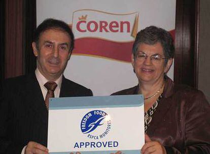 Manuel Gómez-Franqueira, consejero delegado de Coren, y Jackie Ballard, presidenta de "Freedom Food".