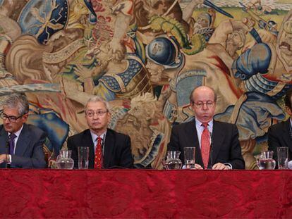 De izquierda a derecha, Manuel Fernández-Tapia, Miguel Cabanela, Rafael Spottorno y Ángel Villamor, durante la conferencia de prensa celebrada ayer en La Zarzuela.