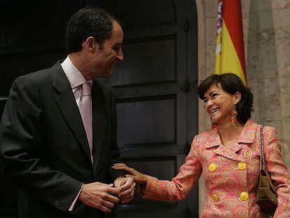 El presidente Francisco Camps y la ministra Carmen Calvo, ayer en el Palau de la Generalitat.