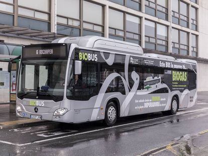 El autobús propulsado por biometano que circula por Pamplona.