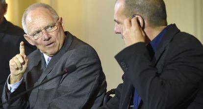 Schäuble i Varufakis, ministres de Finances alemany (a l'esquerra) i grec, després de la seva trobada a principis de febrer.