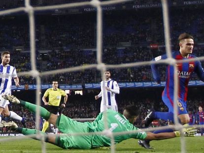 Denis, en el momento de marcar el segundo gol a la Real.