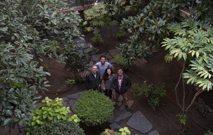 De izquierdada a derecha, Sergio Suarez subdirector, Santiago Álvarez-Ossorio, Maria Benavente y Ricardo Vazquez, en el Chaminade.