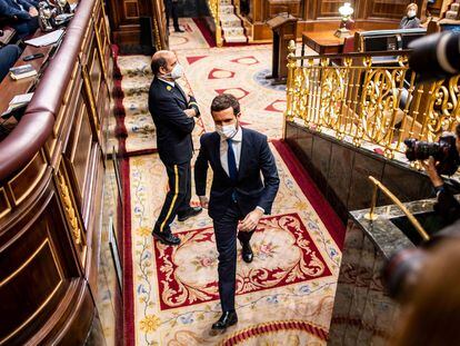 El líder del PP, Pablo Casado, abandona el Congreso el pasado miércoles.