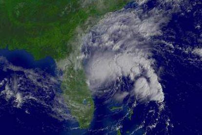 La tormenta tropical continúa fortaleciéndose y se espera que se mantenga paralela a la costa norte y centro-oriental del estado durante los próximos días.