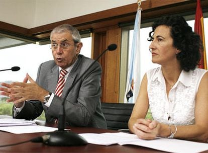 El presidente de la Xunta, Emilio Pérez Touriño, y la conselleira de Cultura, Ánxela Bugallo durante la rueda de prensa en Monte Pío.