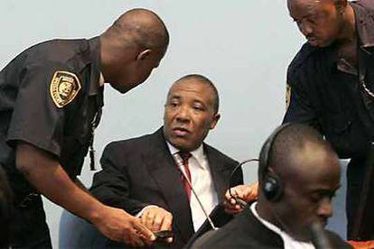 Charles Taylor, en el centro, durante su primera comparecencia ante el Tribunal Especial en Freetown (Sierra Leona).