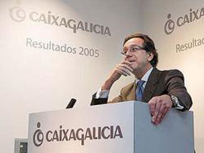 Caixa Galicia vende 40 edificios a Ortega para reforzar su liquidez