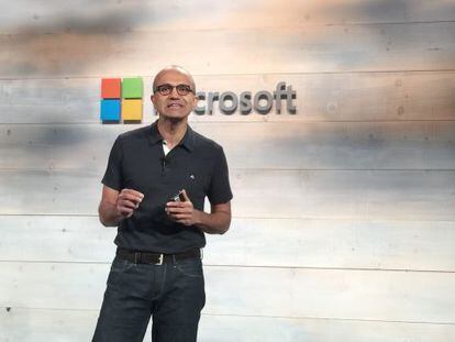 Satya Nadella, consejero delegado de Microsoft, durante el encuentro.