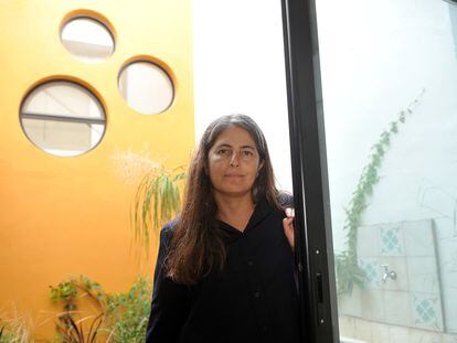 La escritora Selva Almada, en su casa de Buenos Aires, el 22 de febrero.