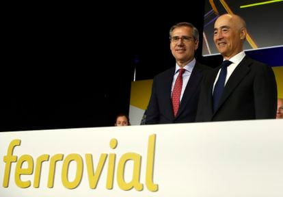 El consejero delegado de Ferrovial, Ignacio Madridejos, junto al presidente de la compañía, Rafael del Pino, en la junta de accionistas celebrada en Madrid.