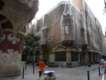 Un aspecto de la fachada del edificio donde se quer&iacute;a ubicar el hotel del Palau.