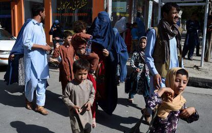 Desplazados de Kunduz se manifiestan en Kabul en demanda de ayudas