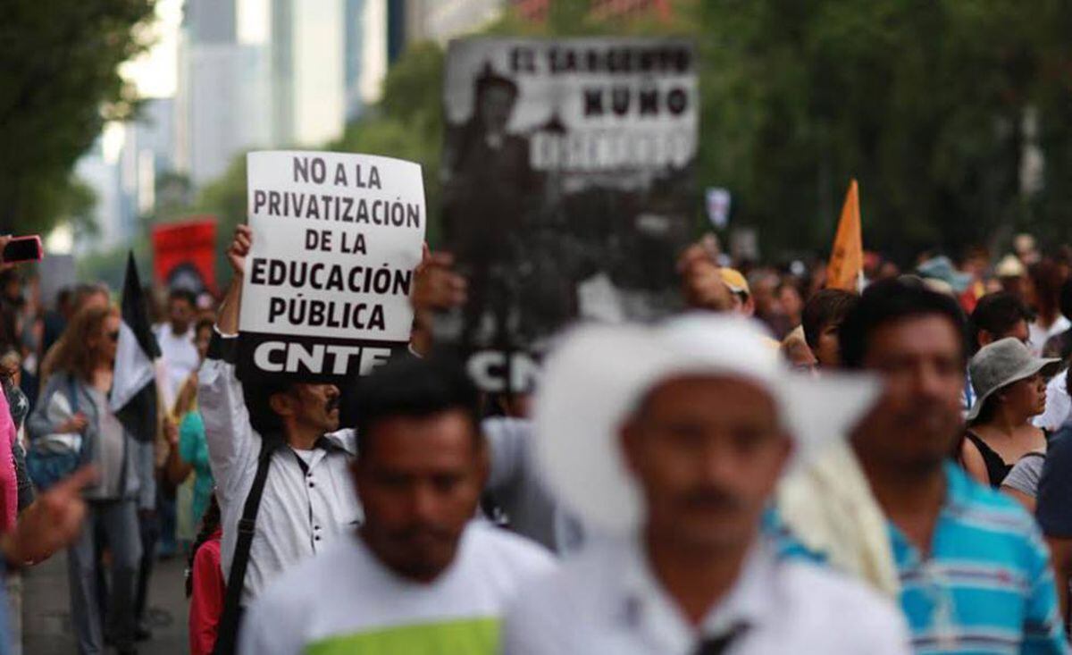 Los Maestros Rebeldes Asfixian El Centro De Ciudad De México | México ...