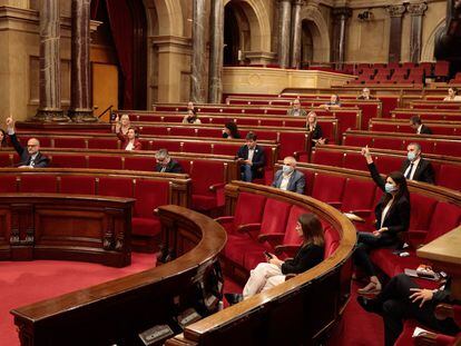 Diputados en el Parlament durante una sesión de control