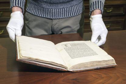 En 1472 llegó al taller de Juan Párix de Heidelberg, en Segovia, la imprenta donde nació el 'Sinodal de Aguilafuente', la joya principal de la exposición 'Incunabula', con la que la Biblioteca Nacional de España  celebra el 550 aniversario de esta efeméride.