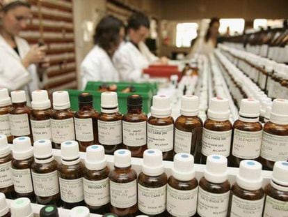 FOTO: Productos homeopáticos en una tienda. / VÍDEO: ¿Qué es la homeopatía?