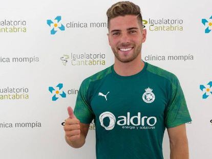 Luca Zidane posa con la camiseta del Racing.