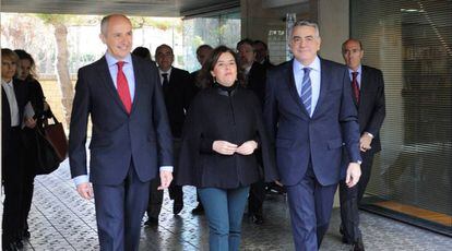 Sáenz de Santamaría y Erkoreka asisten a la jura de Javier de Andrés como delegado del Gobierno en el País Vasco.
