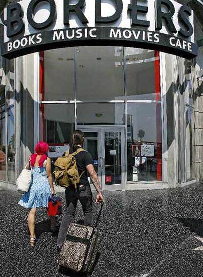 Librería de la cadena Borders en Los Ángeles, que anuncia un cambio en la dirección.