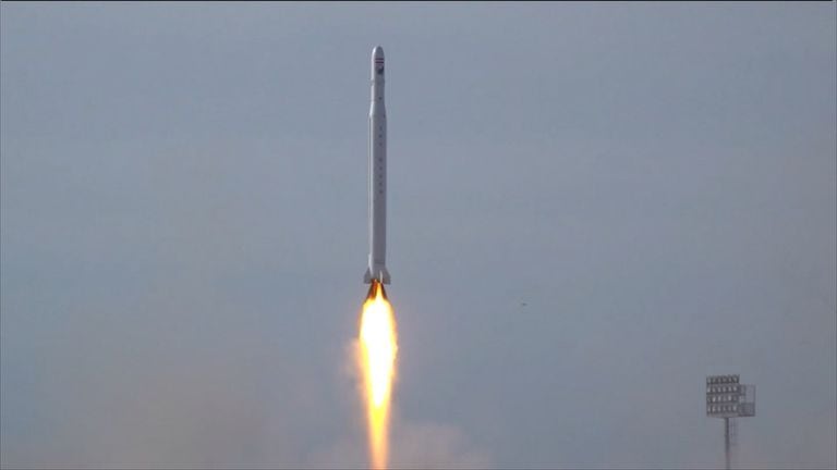 Imagen del lanzamiento de un satélite militar anunciado el miércoles por la Guardia Revolucionaria.