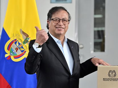 Gustavo Petro luego de votar, el 29 de octubre en Bogotá.